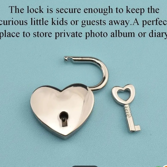 Gold heart lock 1.3"x1.18" New in package charm bags backpacks - Picture 4 of 5